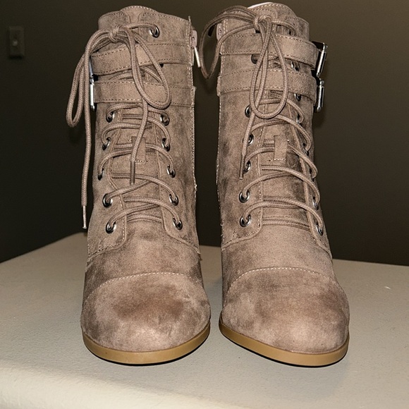 Madden Girl Klaim Taupe Suede Booties - Size 7 - Picture 4 of 9